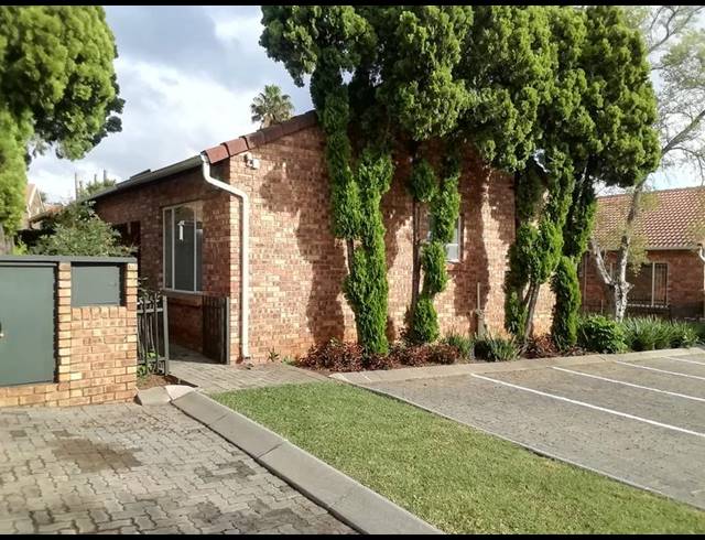 2 BEDROOM TOWNHOUSE FOR SALE IN ALLEN'S NEK